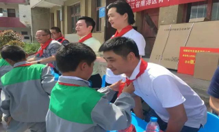 建(jian)設(shè)希望小(xiǎo)學(xué)，參與青少年(nian)公(gōng)益活動(dòng)